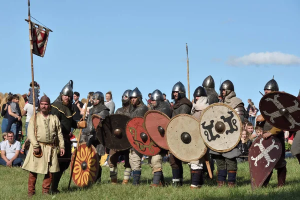 Średniowieczne walki na międzynarodowym festiwalu eksperymentalnych archeo — Zdjęcie stockowe