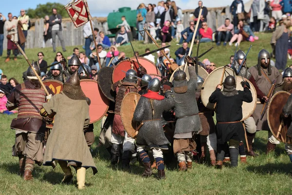 Medieval fights at International Festival of Experimental Archeo — Stock Photo, Image