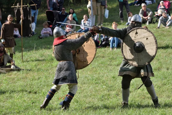 Středověké zápasy na mezinárodním festivalu experimentální Archo — Stock fotografie