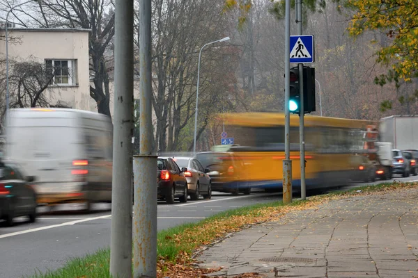 Ruch uliczny, samochody na autostradzie — Zdjęcie stockowe