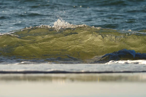 Θάλασσα Ωκεανός Κύματα Από Κοντά Πράσινο Κίτρινα Κύματα Θαλασσινό Νερό — Φωτογραφία Αρχείου