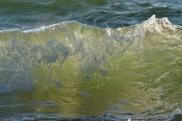 Mar Oceano Ondas Vista Perto Verde Ondas Amarelas Água Mar — Fotografia de Stock