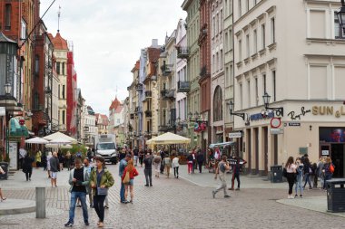 Torun, 13 Temmuz: 13 Temmuz 2020 'de Polonya' nın Torun kentinde. Torun, Polonya 'nın kuzeyindeki Vistula Nehri üzerinde tarihi bir şehirdir.