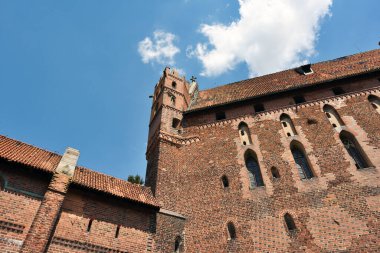 Malbork, 15 Temmuz: Tötonik Düzen Kalesi 15 Temmuz 2020, Malbork Polonya. Dünyanın en büyük şatosudur ve kara alanıyla ölçülür..