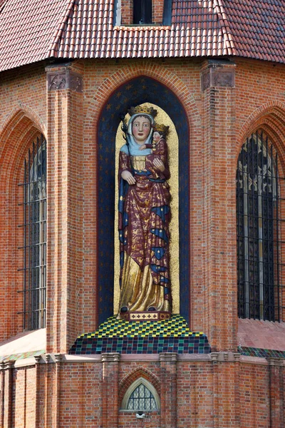 Malbork Luglio Statua Della Madonna Con Bambino Castello Teutonico Dell — Foto Stock