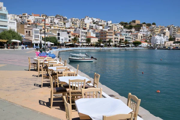 西蒂亚 8月12日 2020年8月12日 希腊锡蒂亚港口的商店和餐馆 锡蒂亚是希腊克里特岛拉西提的一个港口城市和自治市 — 图库照片