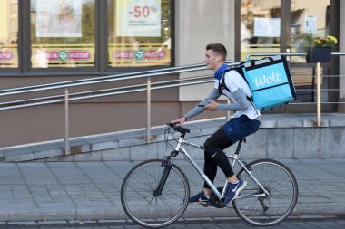 Vilnius, Litvanya - 07 Ekim 2020, Vilnius, Litvanya. Wolt bir yiyecek teslimatı uygulaması..