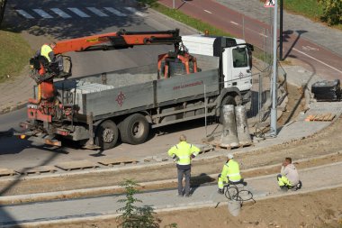 Vilnius, Litvanya - Ekim 07: Profesyonel tuğla ustaları 7 Ekim 2020 