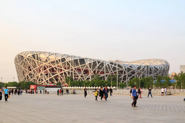 "Птичье гнездо" - стадион, предназначенный для использования на летних Олимпийских играх 2008 года и Паралимпийских играх . — стоковое фото