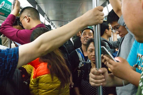 İnsanlar Çin Pekin Tren araba Metro başkentte binmek