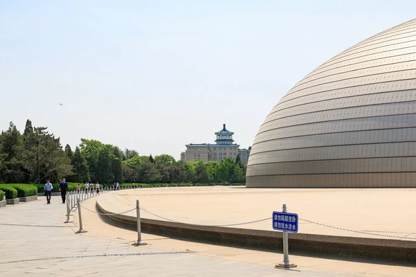 Κτίριο από το εθνικό κέντρο για τις τέχνες του θεάματος στο Πεκίνο — Φωτογραφία Αρχείου