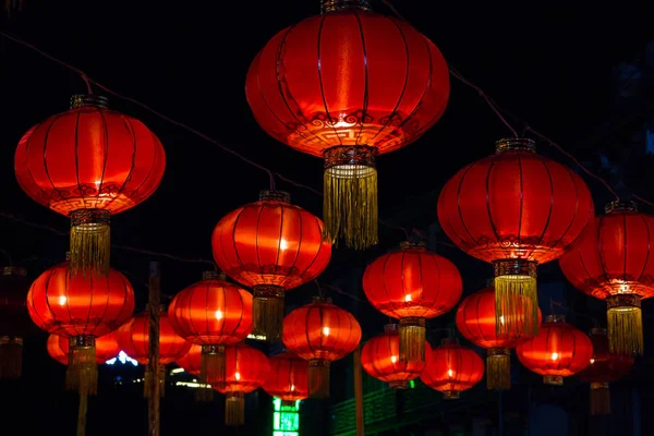 Lanterne Tradizionali Carta Rossa Cinese Uno Sfondo Scuro — Foto Stock