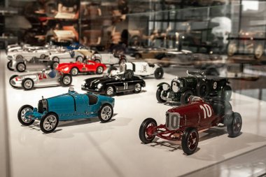 Shanghai, Çin - 17 Mayıs 2018: Shanghai otomatik Müzesi vintage ve modern otomobiller, Ayrıntılar ve aygıt ve geliştirme Otomotiv Sanayi topluluğu sergiler. Şanghay Çin şehir Exebition.