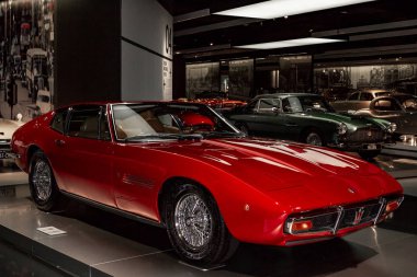 Shanghai, Çin - 17 Mayıs 2018: Shanghai otomatik Müzesi vintage ve modern otomobiller, Ayrıntılar ve aygıt ve geliştirme Otomotiv Sanayi topluluğu sergiler. Şanghay Çin şehir Exebition.