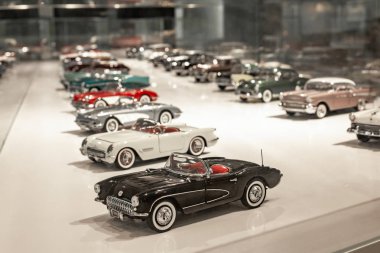 Shanghai, Çin - 17 Mayıs 2018: Shanghai otomatik Müzesi vintage ve modern otomobiller, Ayrıntılar ve aygıt ve geliştirme Otomotiv Sanayi topluluğu sergiler. Şanghay Çin şehir Exebition.