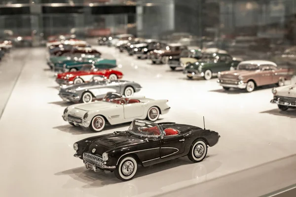 Shanghai, Çin - 17 Mayıs 2018: Shanghai otomatik Müzesi vintage ve modern otomobiller, Ayrıntılar ve aygıt ve geliştirme Otomotiv Sanayi topluluğu sergiler. Şanghay Çin şehir Exebition.