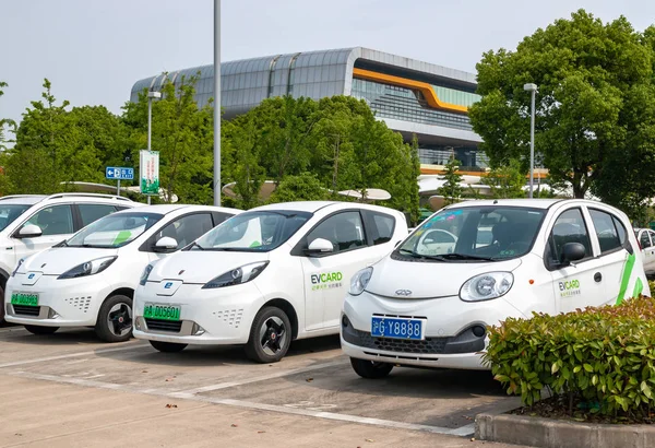 Electromóvil. Sistema para compartir coches eléctricos en Shanghái China — Foto de Stock