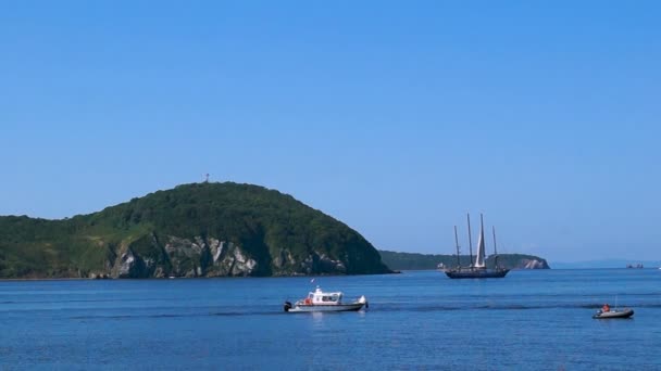 Movement Ships Amur Bay Bosporus Easern Strait Background Russian Island — Stock Video