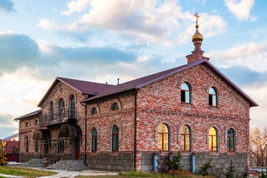 Aziz Seraphim Manastırı çöpünü Adası Vladivostok'erkekler için