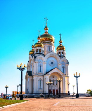 Kurtarıcı başkalaşım Katedrali veya Spaso-Preobrazhensky Cathedral Habarovsk uzak doğu şehir Amur Nehri setin yanında