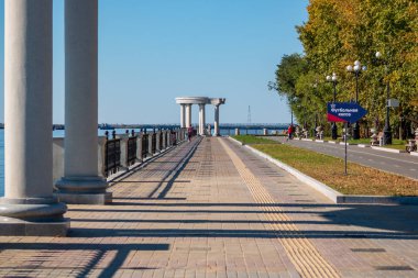 Habarovsk, Rusya - 29 Eylül 2018: Amur Nehri kıyısında Habarovsk uzak doğu şehir çıkabilir