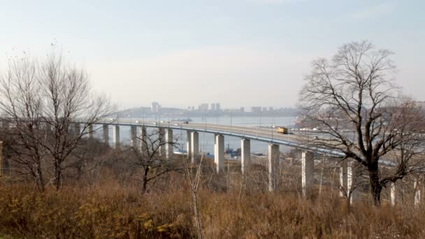 Cape Churkin Köprüsünden Vladivostok Uzakdoğu Şehir Boğaz Doğuda Aracılığıyla Çöpünü — Stok video