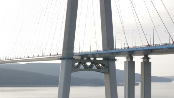 Ponte Cabo Churkin Para Ilha Russky Através Bósforo Oriental Cidade — Vídeo de Stock