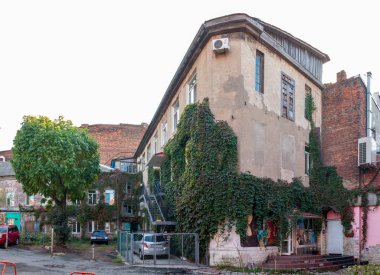 Vladivostok, Rusya - 23 Eylül 2018: Millionka en eski kent sahəsi sokaklarında en eski binalarından. Ünlü mimari dönüm noktası. Vladivostok Uzakdoğu şehir anıtlar