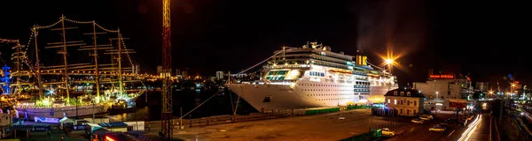 Vladivostok Ryssland September 2018 Oceanångare Costa Romantica Förtöjd Natten Piren — Stockfoto