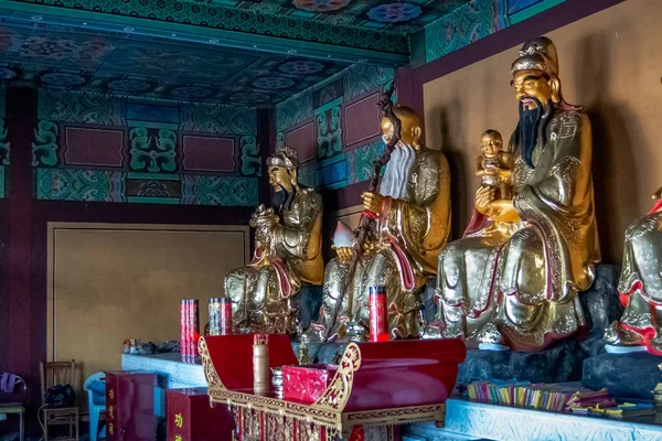 Interiér a scenérie buddhistický chrám Hua Yan nebo Huayan v čínské město Tumen, Jilin Province, Korea Yanbian Prefektura. Oblíbené turistické místo. — Stock fotografie