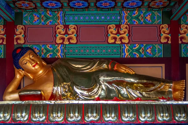 Interiér a scenérie buddhistický chrám Hua Yan nebo Huayan v čínské město Tumen, Jilin Province, Korea Yanbian Prefektura. Oblíbené turistické místo. — Stock fotografie