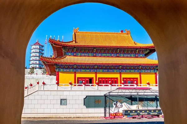 Hunchun, Jilin, Çin - 30 Aralık 2018: Lingbao Tapınağı yılında Kuzey eyaleti Çin Jilin Hunchun şehrin mimari görünümünü. Rusya ve Kore sınır bölgelerinde gelen turistler popüler yeri.