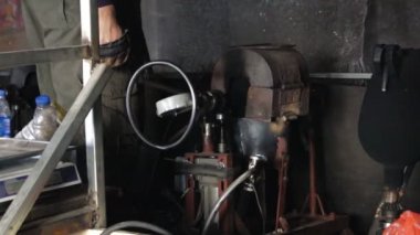 Pişirme patlamış mısır ve patlamış pirinç işlemidir. Eskimiş teknoloji bir tahıl gaz yakıcı ile özel bir kazan Isıtma tarafından eski cihazlar kullanılıyor.