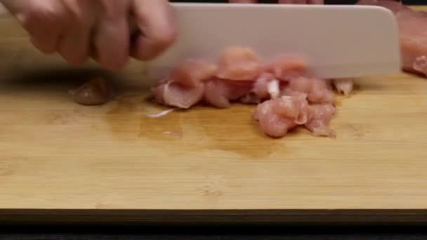 Κοπή Και Τεμαχισμό Φιλέτα Κοτόπουλου Μέρος Της Χειροποίης Συνταγής Παρασκευή — Αρχείο Βίντεο