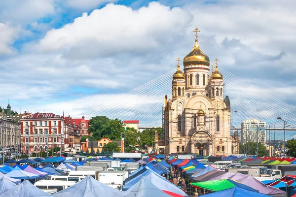 Foire agricole sur la place centrale de l'Extrême-Orient de Vladivostok — Photo