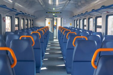 Modern bir tren Salon Elektrik Çoklu Birim Ep3d. 2018 Fifa Dünya Kupası Rusya'nın ziyaretçilerine hizmet veren bu tren, Vladivostok'a transfer oldu..