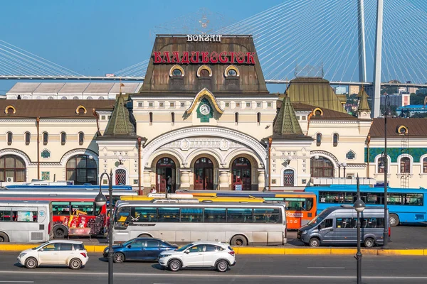 Het gebouw van het station van de hoofdstad van het verre oosten van Rusland Vladivostok, gelegen in kraj Primorski Stockfoto