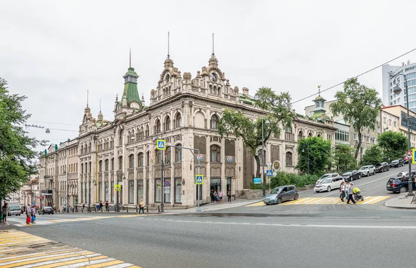 GUM - Bouw van het State Department Store in de hoofdstad van het Verre Oosten, Vladivostok, aan Svetlanskaya Street Rechtenvrije Stockfoto's