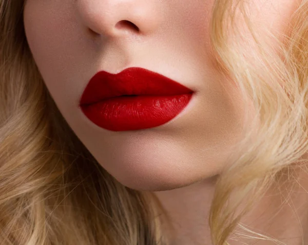 Labios Rojos Sexy Abre Boca Manicura Maquillaje Inventar Concepto Belleza — Foto de Stock