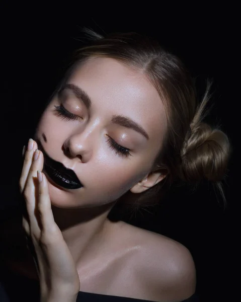 Schwarze Lippen Halloween Make Luxus Schöne Frau Mit Dunklem Lippenstift — Stockfoto