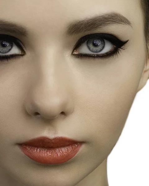 Krásná Tvář Modelu Ženy Jasně Kosmetika Kouzlo Čistá Kůže Černé — Stock fotografie