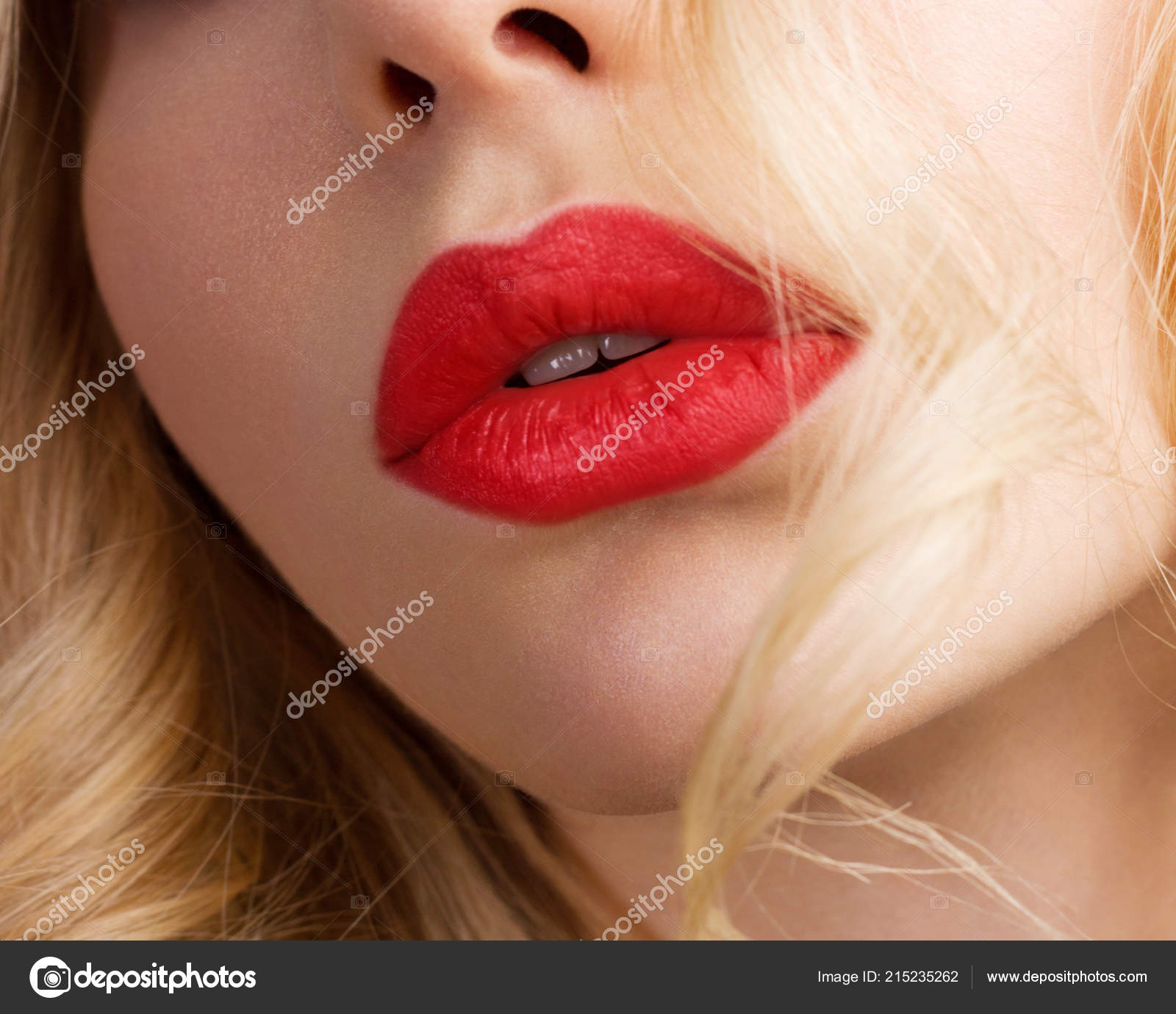 beautiful blonde close-up in the park beautiful blonde close-up in the park