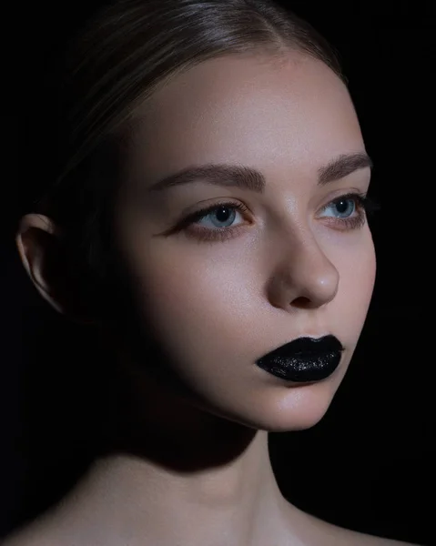 High Fashion Modell Mädchenporträt Mit Trendigen Gotischen Schwarzen Make Dunkles — Stockfoto