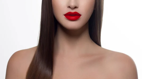 Retrato Cerca Labios Rellenos Femeninos Con Lápiz Labial Rojo Cabello —  Fotos de Stock