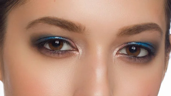 Macro Tiro Perto Olho Feminino Humano Mulher Com Maquiagem Natural — Fotografia de Stock