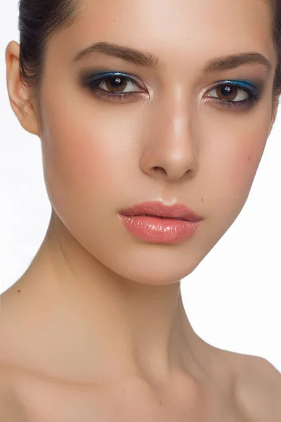 Retrato Belleza Cerca Una Joven Con Ojos Marrones Ojos Azules — Foto de Stock