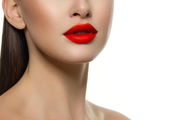 Cosmetici Trucco Tendenze Brillante Lucidalabbra Rossetto Sulle Labbra Primo Piano — Foto Stock