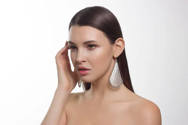Close Rosto Mulher Com Maquiagem Natural Moda Manicure Unhas Lábios — Fotografia de Stock