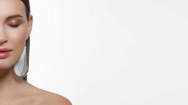 Metade Beleza Closeup Mulheres Lábios Naturais Cheios Com Pele Brilhante — Fotografia de Stock