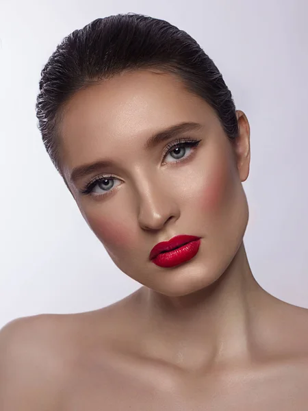 Close Beleza Rosto Feminino Com Uma Maquiagem Clássica Noite Setas — Fotografia de Stock